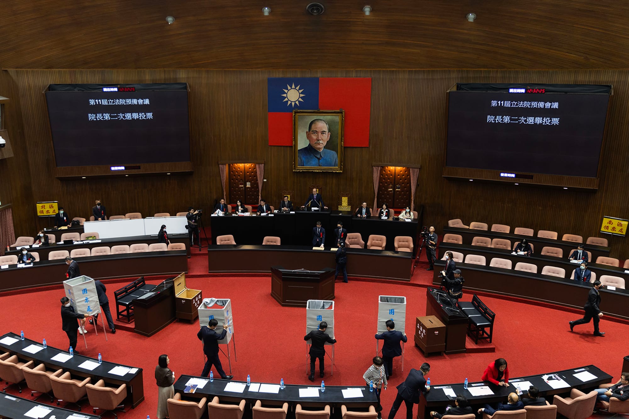 2024年2月1日,立法院,第11届立委今天报到宣誓就职,并进行立法院长选举。摄:陈焯煇/端传媒