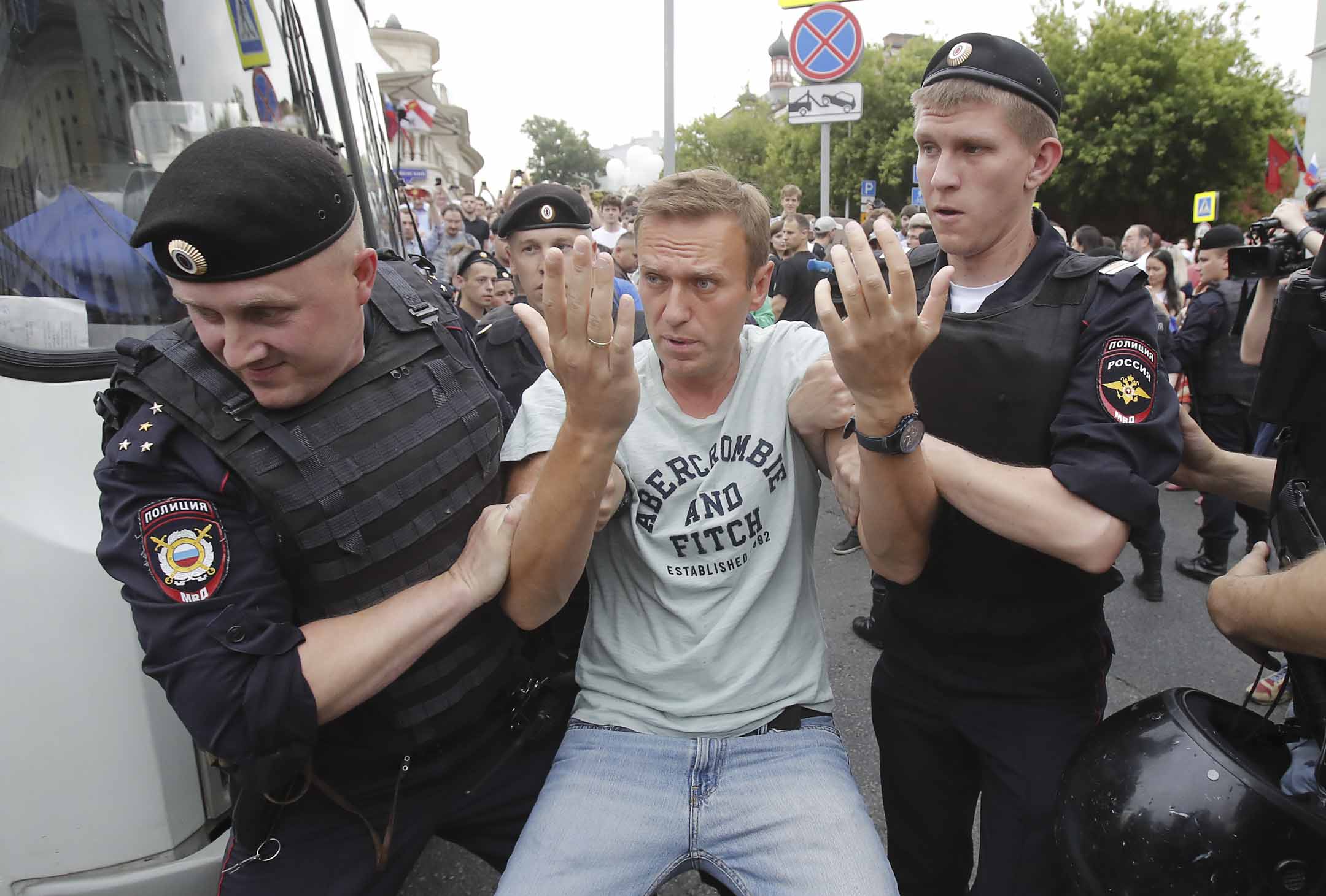 2019年6月12日，俄羅斯莫斯科，警方在支持調查記者伊凡·戈盧諾夫(Ivan Golunov) 的集會上，拘捕了俄羅斯反對派領袖納瓦尼(Alexei Navalny)。戈盧諾夫因涉嫌毒品犯罪而被警方拘留，後來被軟禁。攝：Maxim Shemetov/Reuters/達志影像 