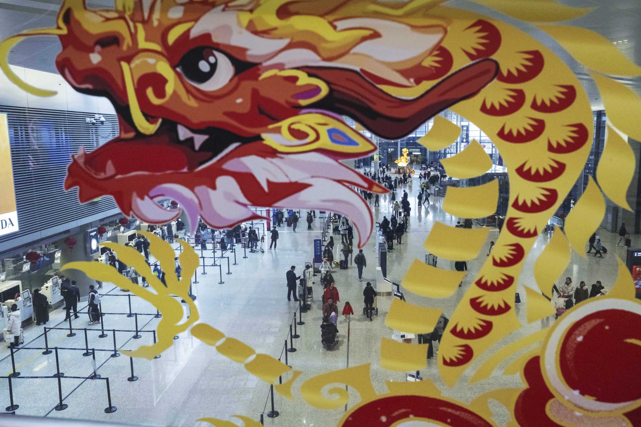 2024年2月7日，中國上海虹橋國際機場的入境人士。攝：Raul Ariano/Bloomberg via Getty Images