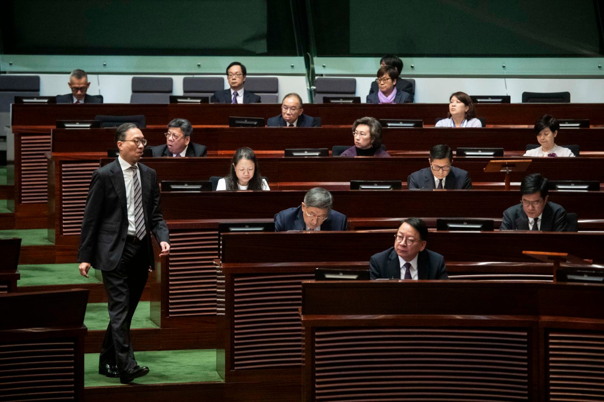 2024年3月19日,立法會加開特別會議,恢復二讀辯論《基本法》23條立法,不少政府問責官員列席。攝:林振東/端傳媒