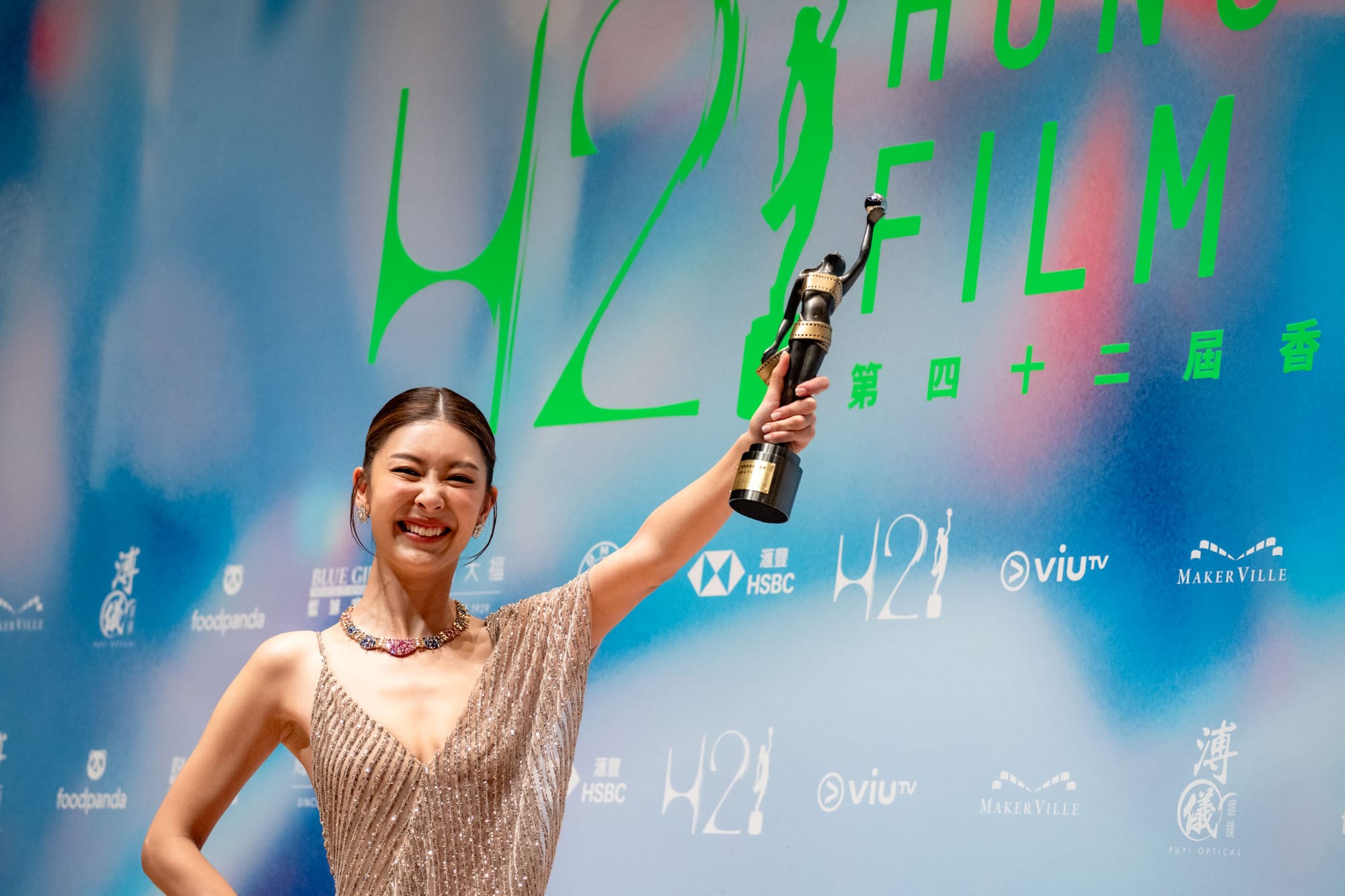 2024年4月14日，第42屆香港電影金像獎，余香凝憑《白日之下》獲最佳女主角。攝：Ryan Lai/端傳媒