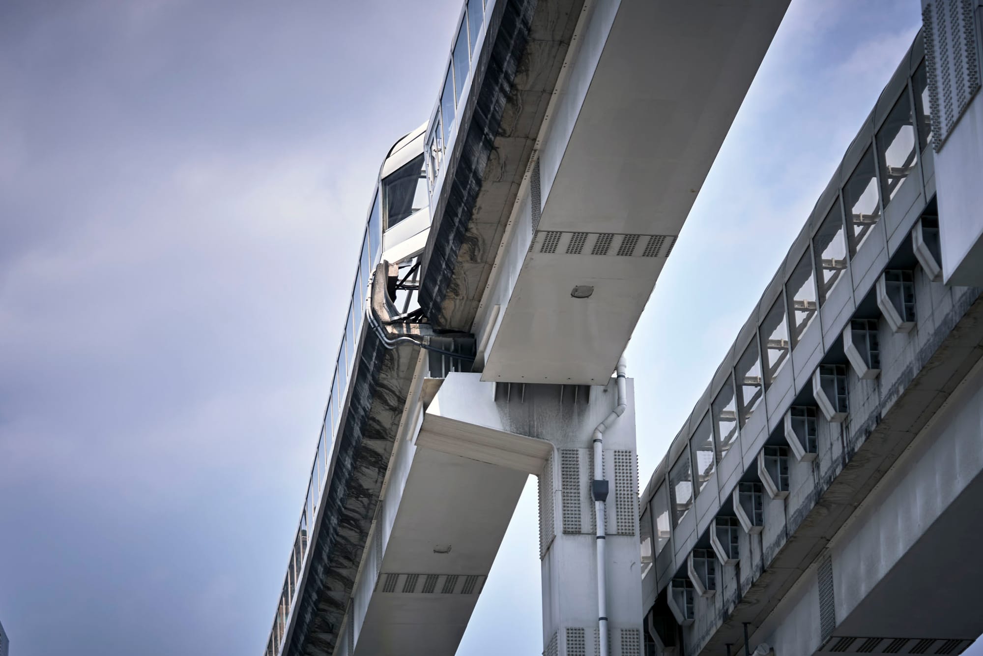 2024年4月3日，台灣發生地震後，台北地鐵高架軌道受損。攝：An Rong Xu/Bloomberg via Getty Images