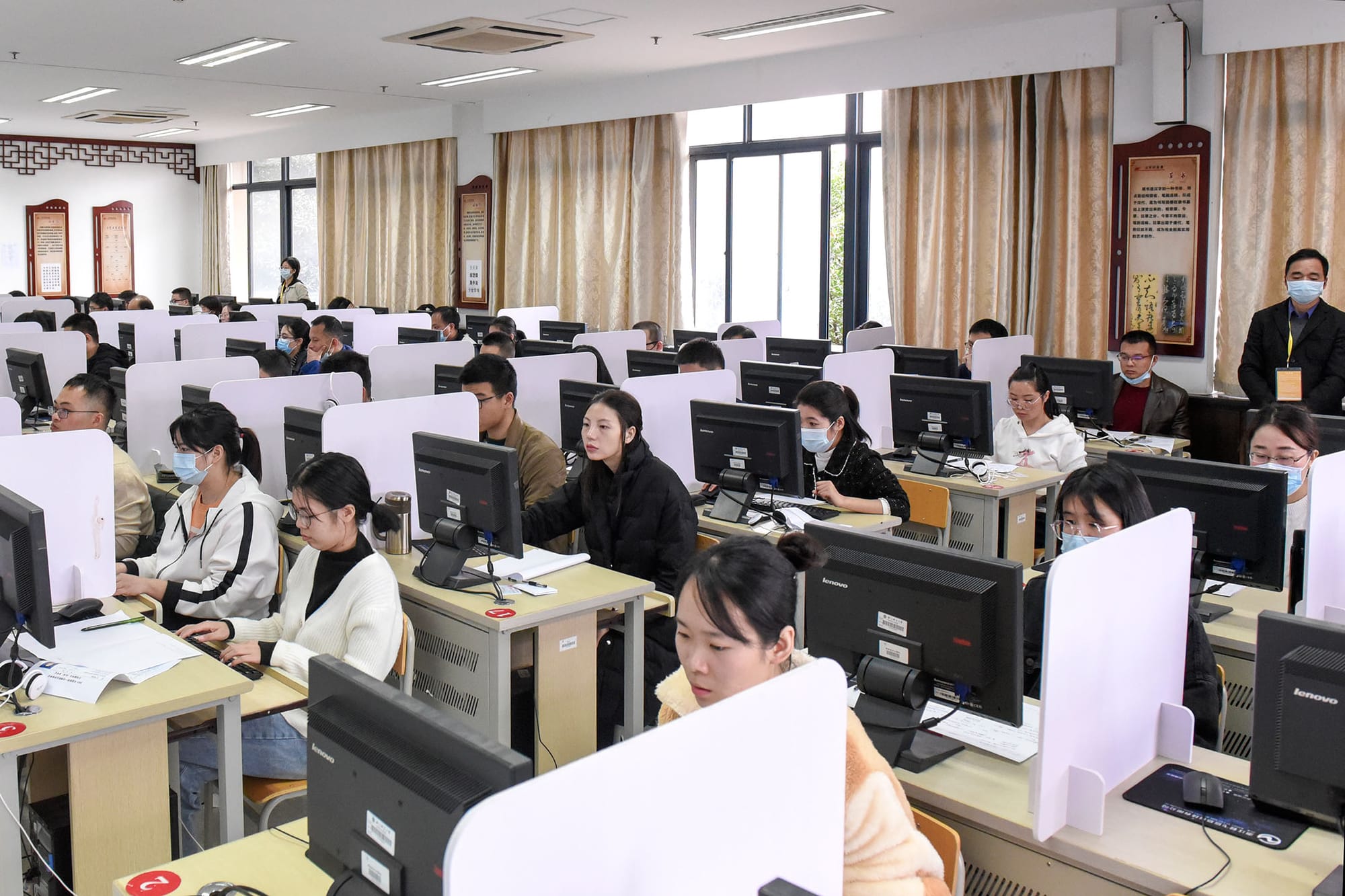 2021年11月21日，中国金华，全国统一法律职业资格考试。摄：Li Jianlin/VCG via Getty Images