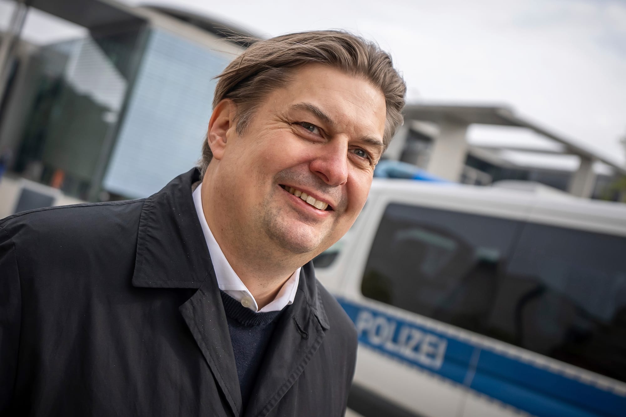 2024年4月24日,欧洲议会选举头号候选人马克西米利安·克拉(Maximilian Krah)。摄:Michael Kappeler/picture-alliance/dpa/AP/达志影像