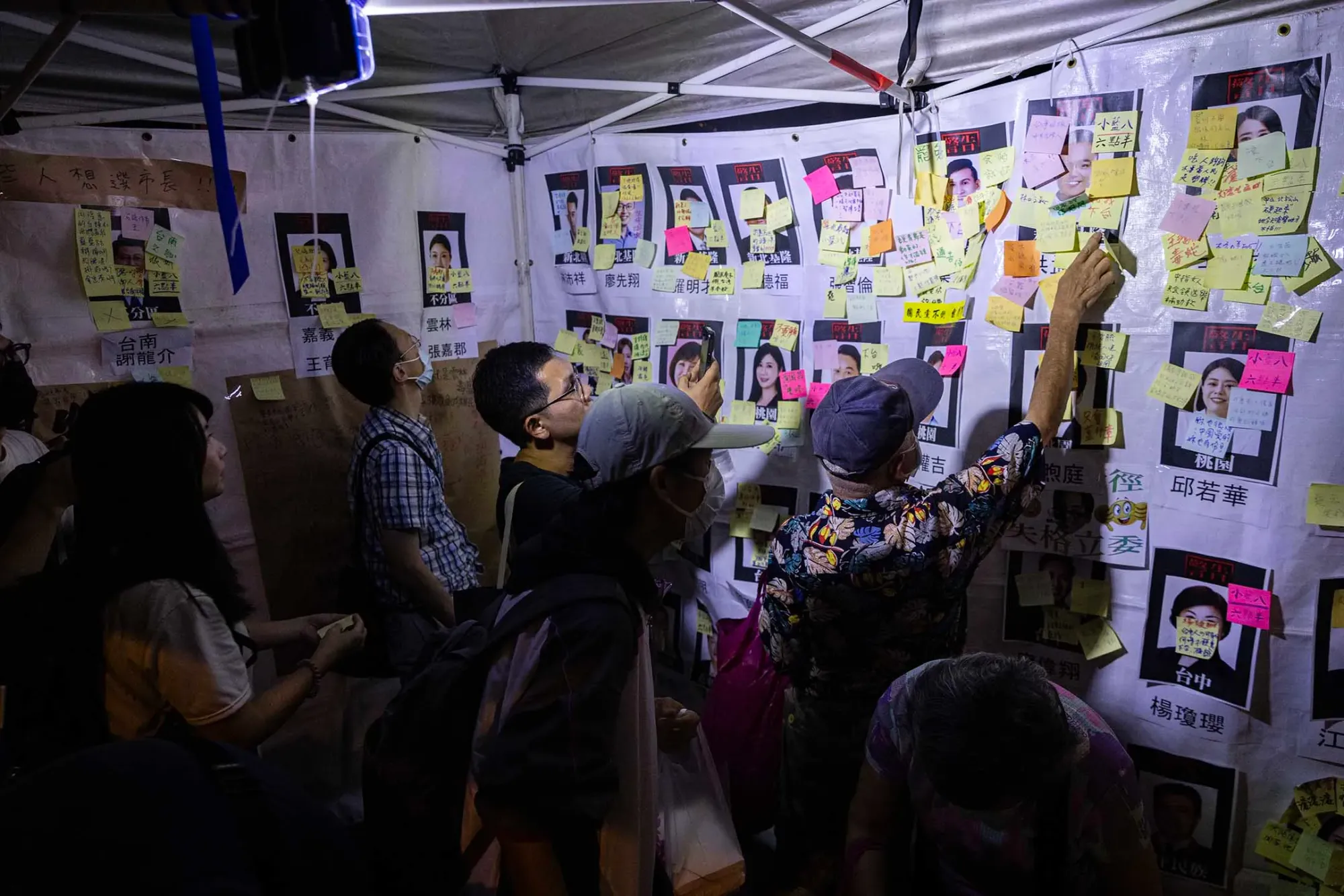 2024年6月20日，台北，公民團體發起「青鳥行動」，號召支持者到立法院外聲援。攝：陳焯煇/端傳媒