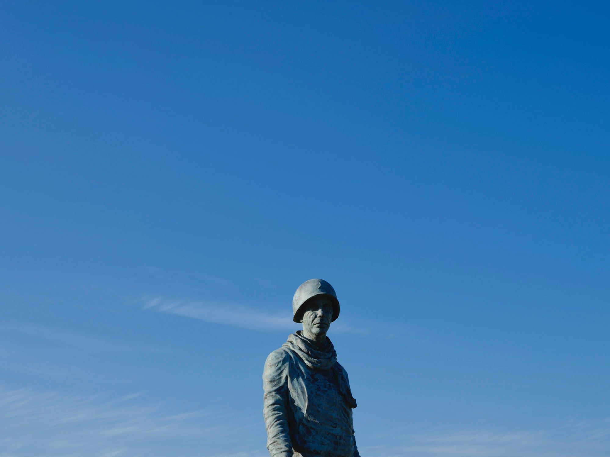 近猶他海灘，一個戰死的美國將軍雕像。攝影：Vincent Yu