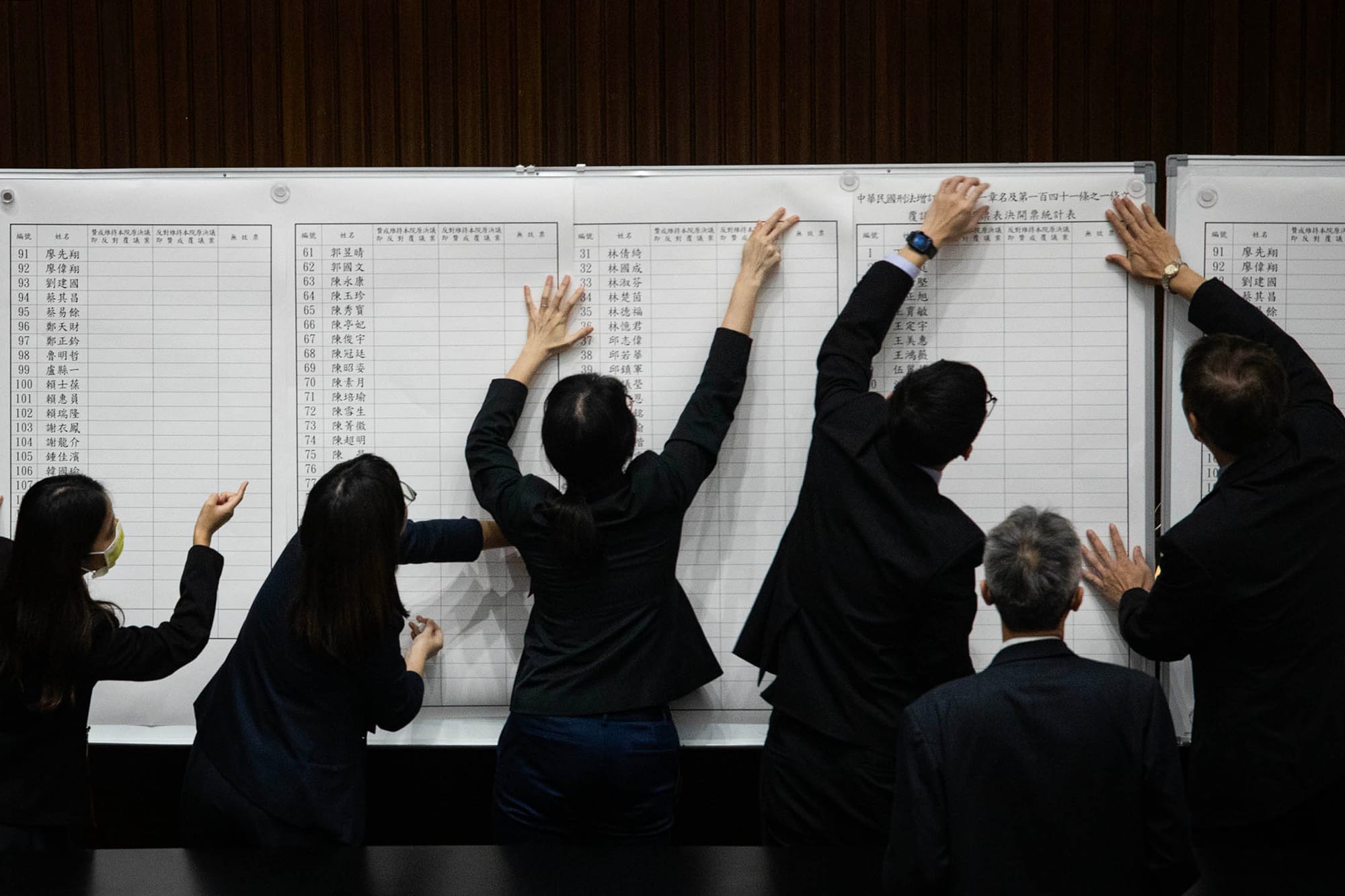 2024年6月21日，台北，立法院表決行政院對國會職權修法所提的覆議案。攝：陳焯煇/端傳媒