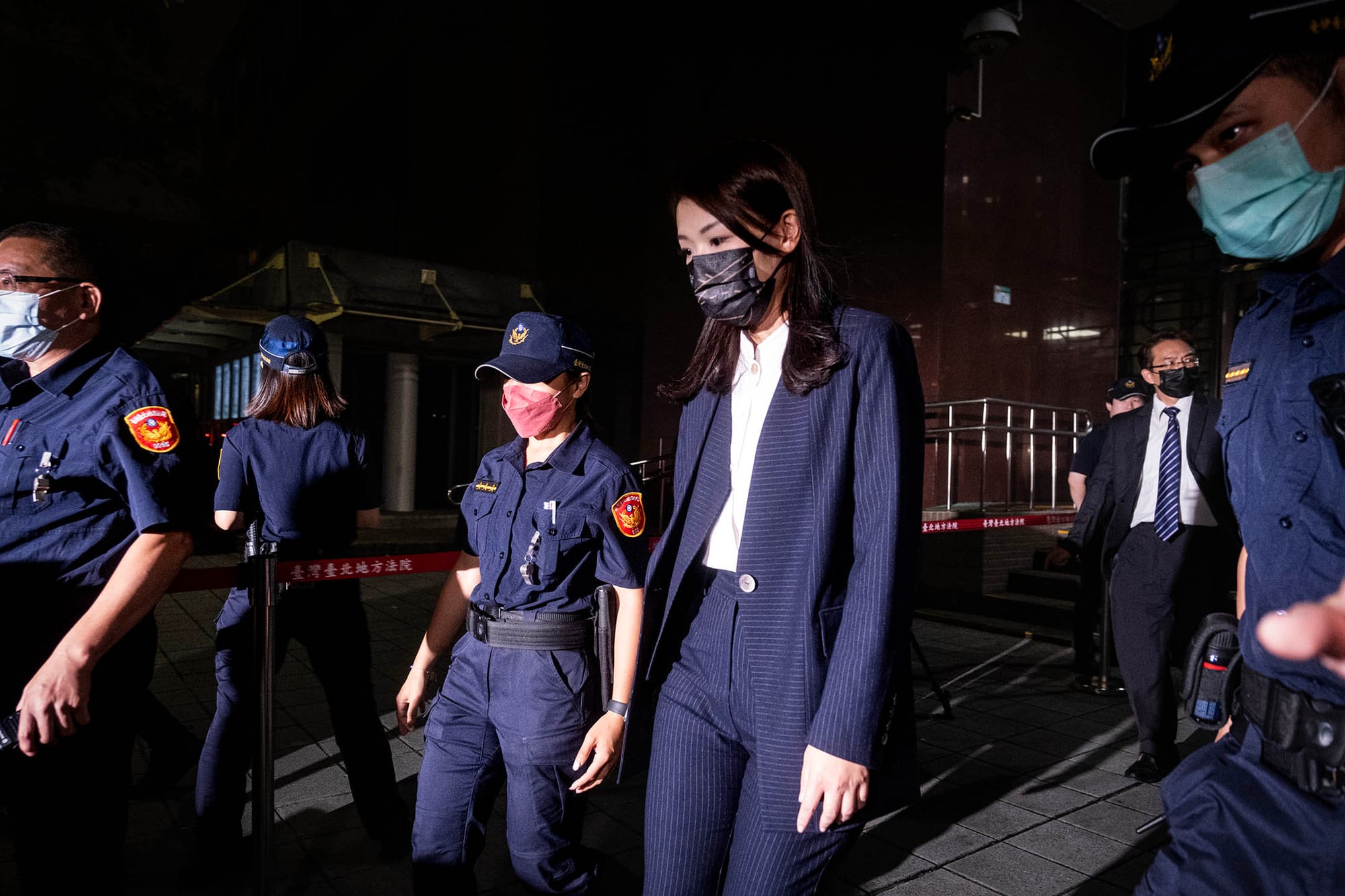 2023年10月11日,台北地院,新竹市长高虹安被控诬告、贪污二案开庭。摄:陈焯煇/端传媒