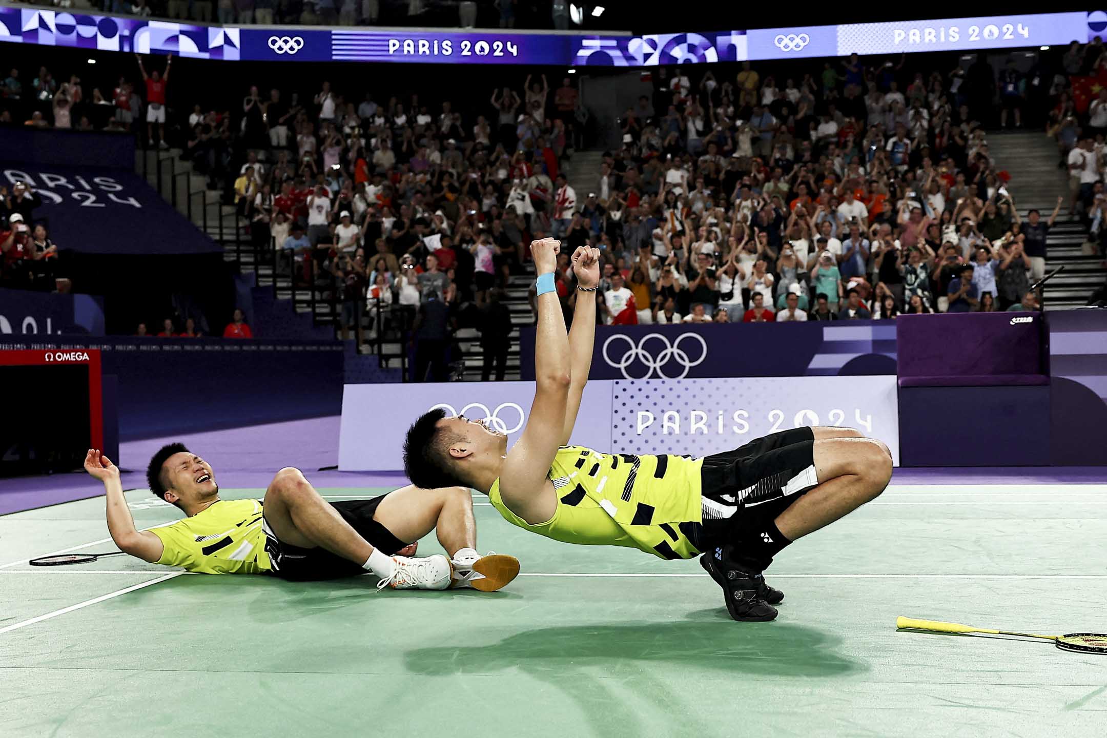 2024年8月4日,巴黎奥运羽毛球男子双打金牌由台湾代表团中华台北代表队李洋、王齐麟成功卫冕。摄:Ann Wang/Reuters/达志影像