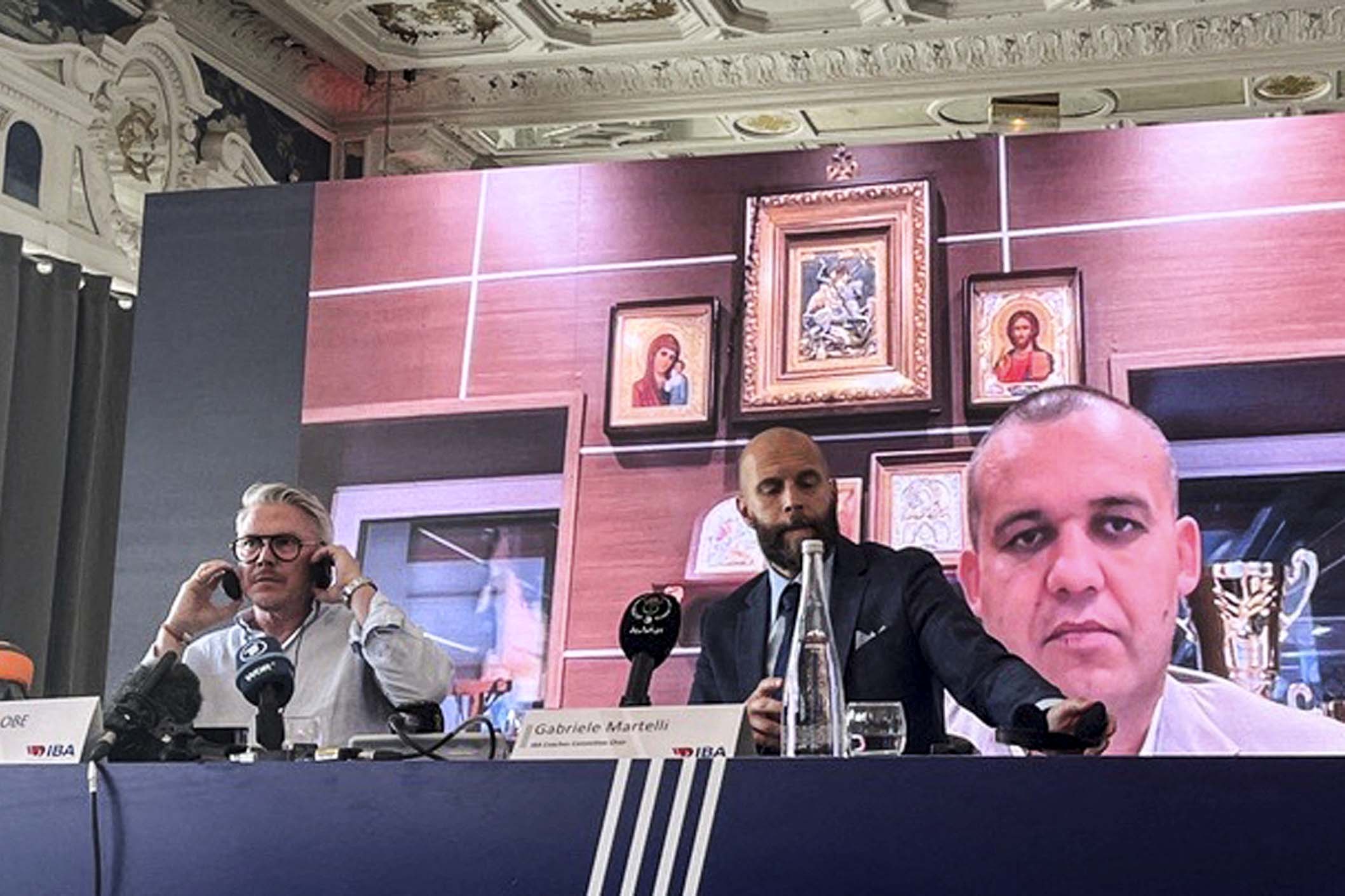 2024年8月5日,国际拳击总会(IBA)在巴黎召开记者会,IBA主席 Umar Kremlev 透过视讯远端参加该记者会。摄:Layli Foroudi/Reuters/达志影像