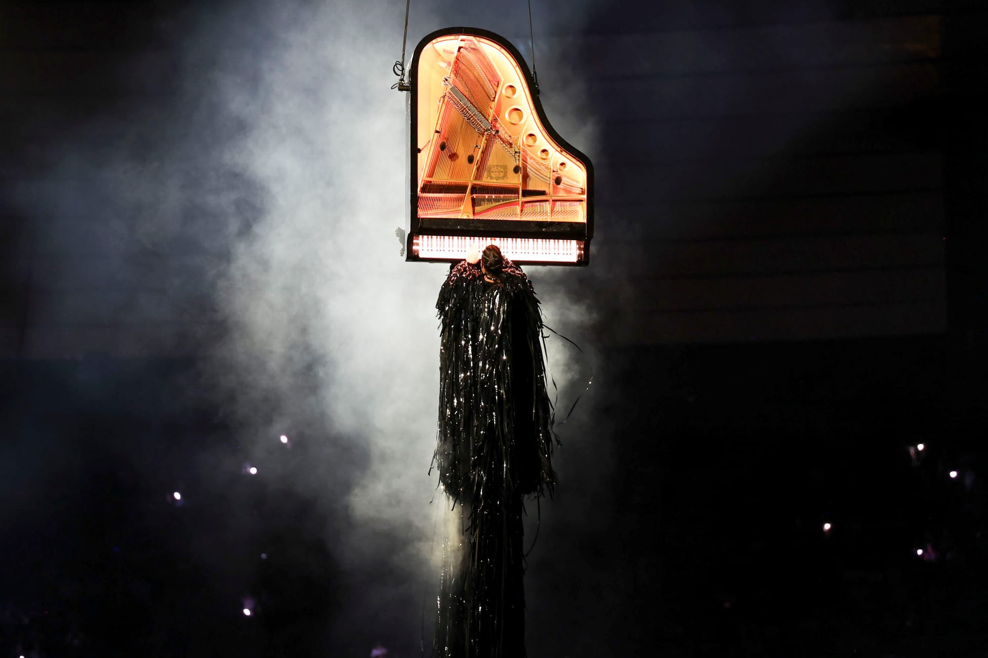 2024年8月11日,瑞士鋼琴家Alain Roche在巴黎奧運會閉幕禮上演奏阿波羅讚美詩。攝:Jamie Squire/Getty Images
