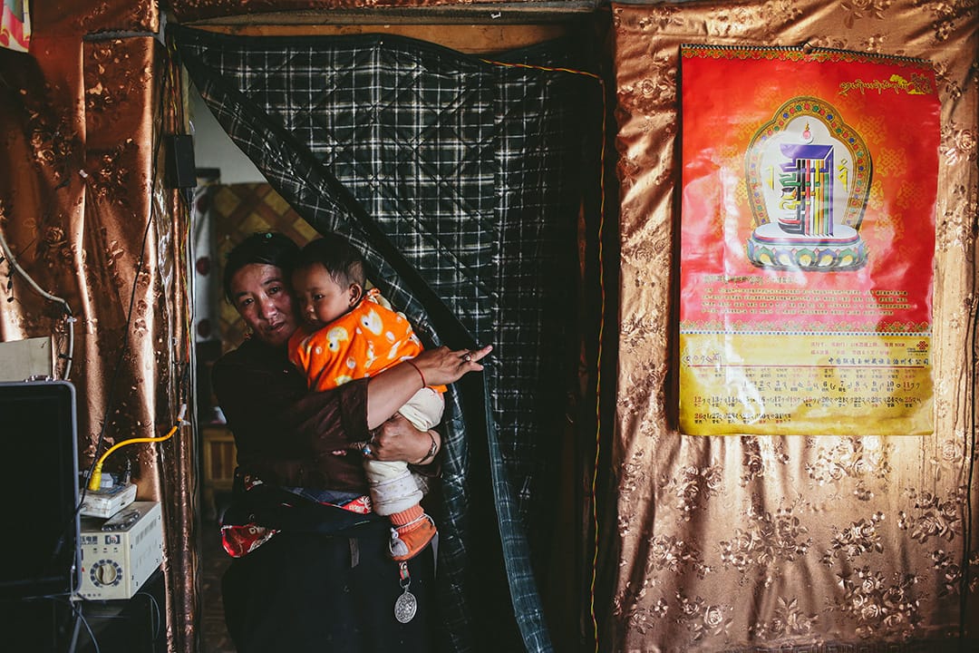 治多县索加乡移民村村民。摄 : 王嘉豪/端传媒