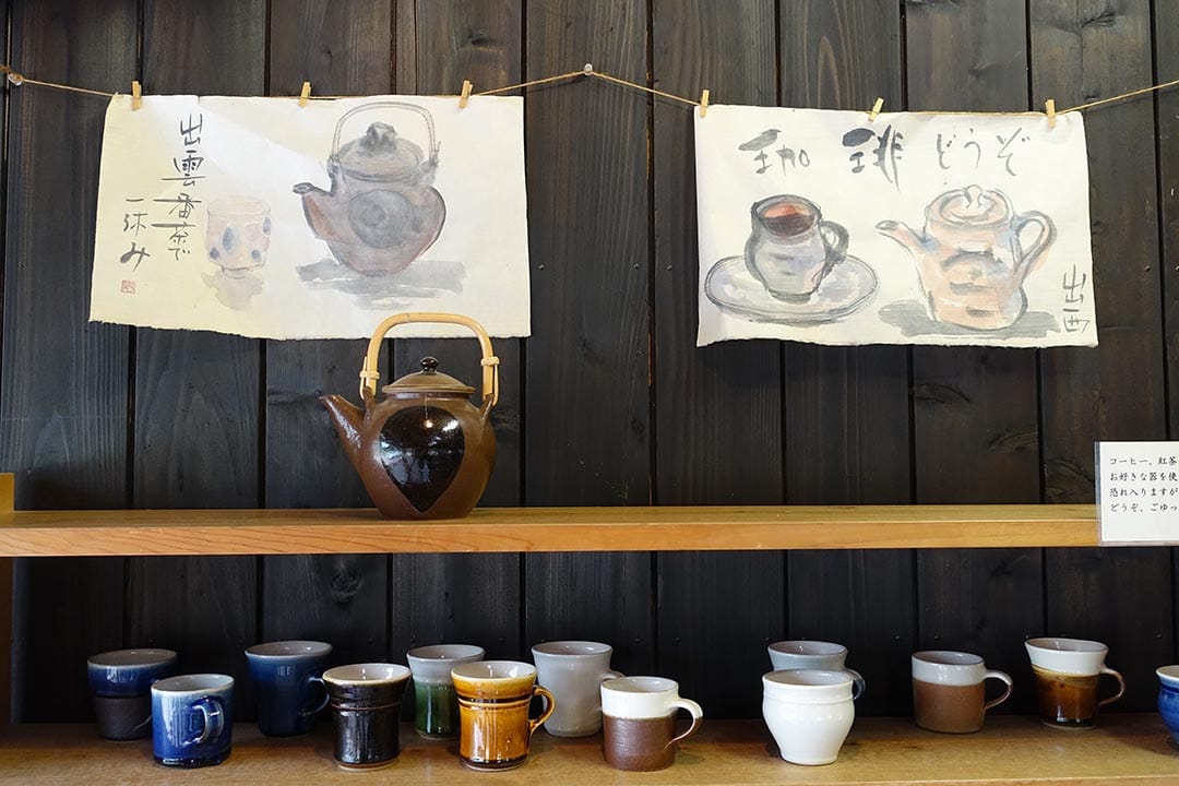 无自性馆的一侧的自助咖啡馆   (摄：林琪香)