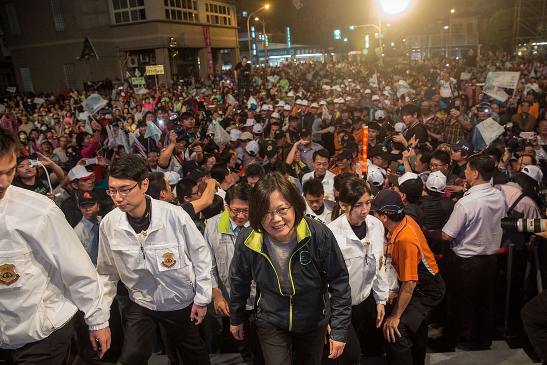 2016年1月5日，蔡英文在屏東的造勢晚會上台演講。攝：Billy H.C. Kwok/端傳媒