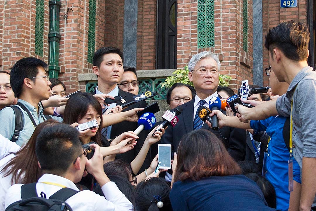 2015年10月14日，广州，陆委会主委夏立言参观中山大学。摄：钟智/端传媒