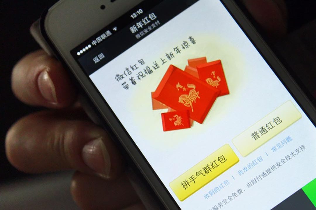 以微信、支付寶、百度錢包為首的互聯網金融，正在進行一場顛覆戰。圖為微信新年電子紅包。攝 : Imaginechina