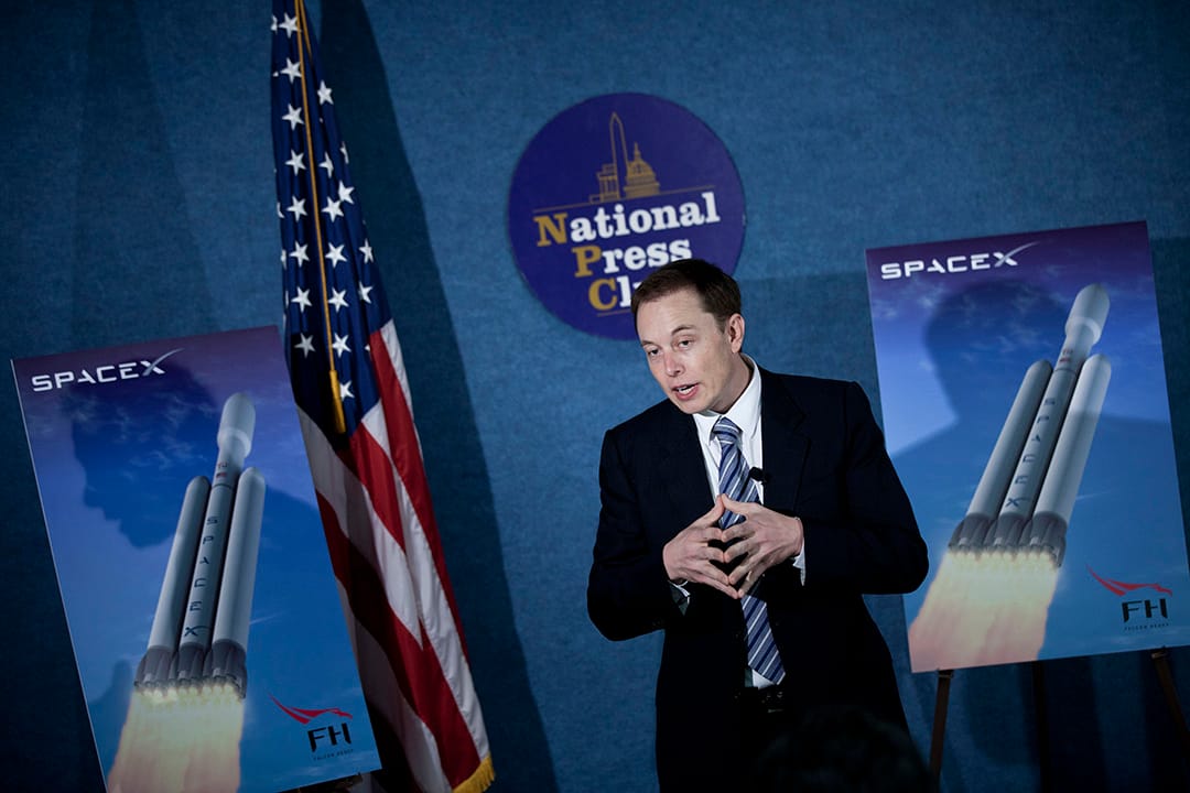 2011年4月5日，美国，SpaceX集团总裁伊隆马斯克在华盛顿 的记者会上 发言。摄：Brendan Smialowski/GETTY