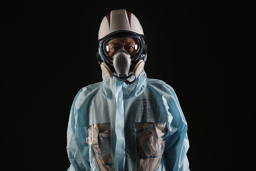 东电的 Kenji Shimizu 是检验核废料机械人工程项目的现场监督，他认为让别人理解的难度不下於保持工作环境安全。摄:Christopher Furlong/GETTY