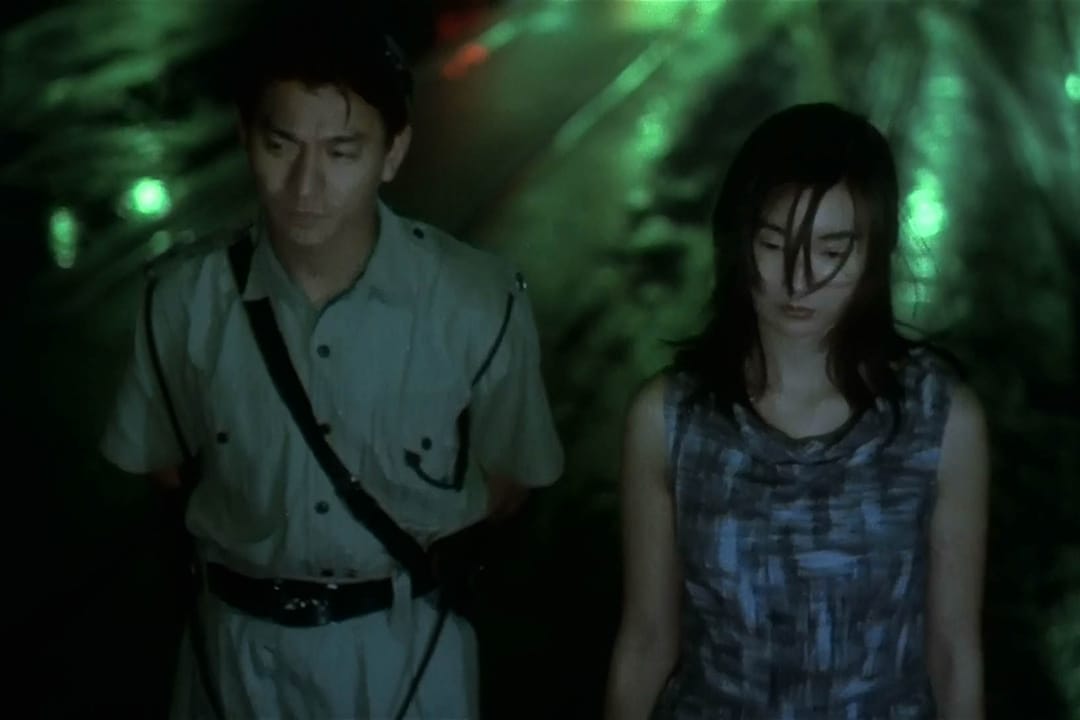 “七十年代的香港，像《阿飞正传》中的刘德华、张曼玉沿于电车路漫步海傍边是平常事；两行平衡而固定的轨迹、衬托出地下积水反光的霓虹，总令人带着几分的安心及浪漫。我为什么会喜欢上这场戏？因现实中的我，在初中时跟小女友每晚都上演一次！”──瞿文礼