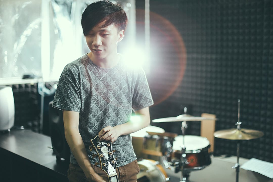 香港爵士結他手/作曲家Teriver Cheung(張駿豪)。攝:王嘉豪/端傳媒