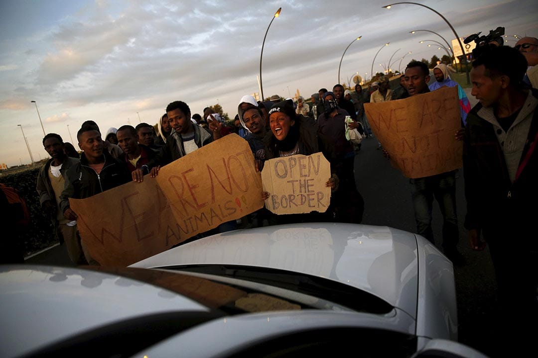 2015年8月7日 法國加來  非洲移民示威要求法國政府開放邊境。攝: Juan Medina /REUTERS
