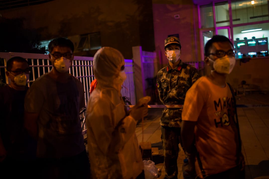 爆炸現場附近的居民被疏散到安全地方。