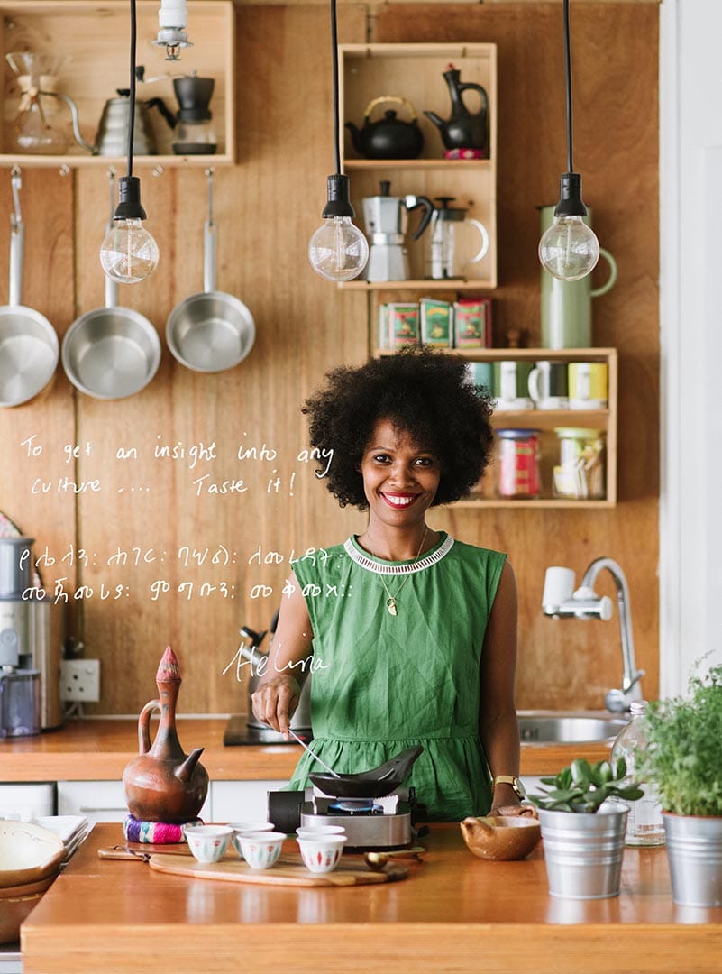 埃塞爾比亞廚師Helina Tesega相信「透過食物，就可讓人了解一個國家的文化，像旅行時吃當地菜色一樣。」攝：LIT MA/端傳媒