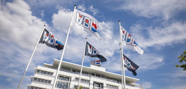 Halfjaarcijfers VDL: sluiting Nedcar drukt omzet