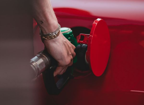 EU overweegt vijf jaar uitstel 2035-verbod op nieuwe brandstofauto’s