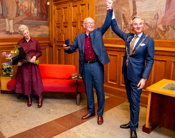 Leen de Koning krijgt erepenning Dordrecht