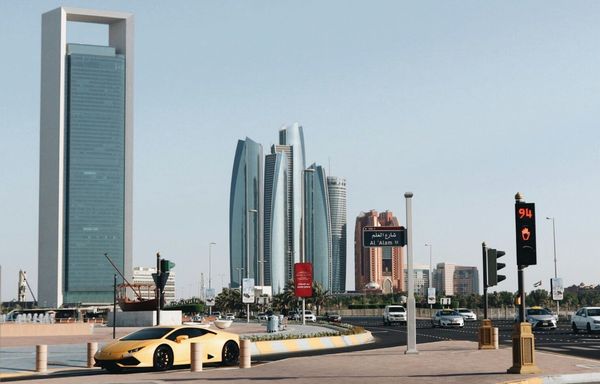 Ferrari en Bentley schorten leveringen aan Midden-Oosten op