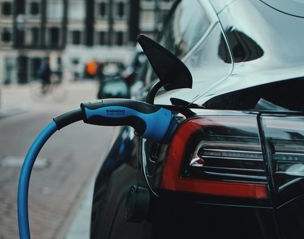 EV-rijders blijven trouw aan EV, maar zijn kritisch op overheidsbeleid