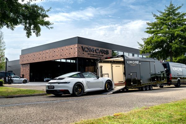 BKAN Universeel | Bas Wolleswinkel van VDM Cars ziet altijd kansen: 'Dankzij de pseudo-eindheffing kopen mensen nú nog een Porsche of Ferrari bij ons'
