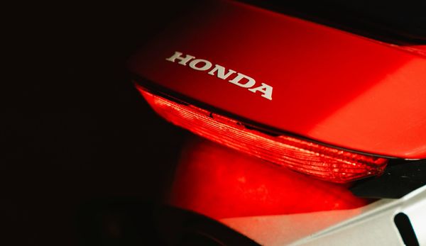 Afboekingen EV-divisie duwen Honda voor eerste keer in 57 jaar in rode cijfers