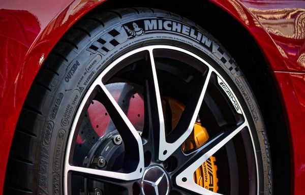 Follow the Money: Euromaster en Michelin onder vuur om prijsstrategie in bandenmarkt