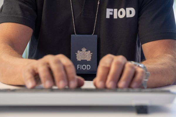 FIOD houdt verdachte aan in internationaal onderzoek naar btw-fraude met auto's