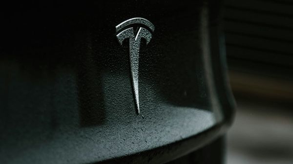 Tesla voert autoverkopen op