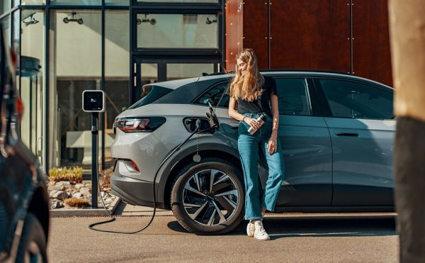 CBS: Hoe rijker autokoper hoe vaker auto elektrisch en/of nieuw is