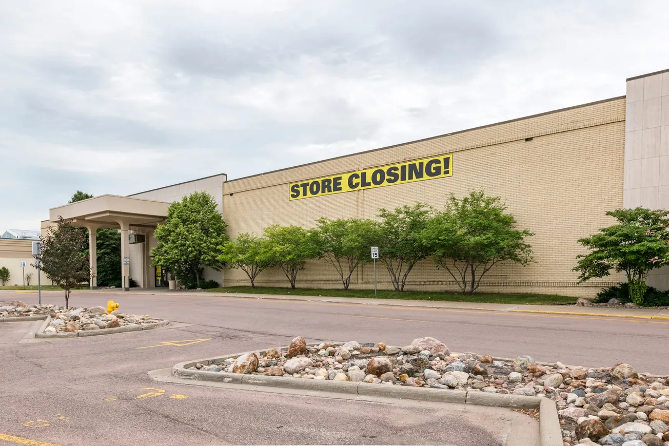 15,000 Store Closures Signal Urgent Retail Transformation