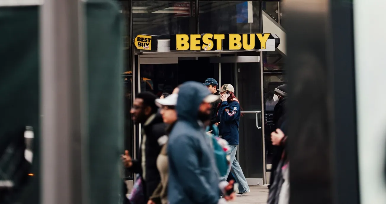 Best Buy CFO Matt Bilunas Departs Amidst Leadership Transition