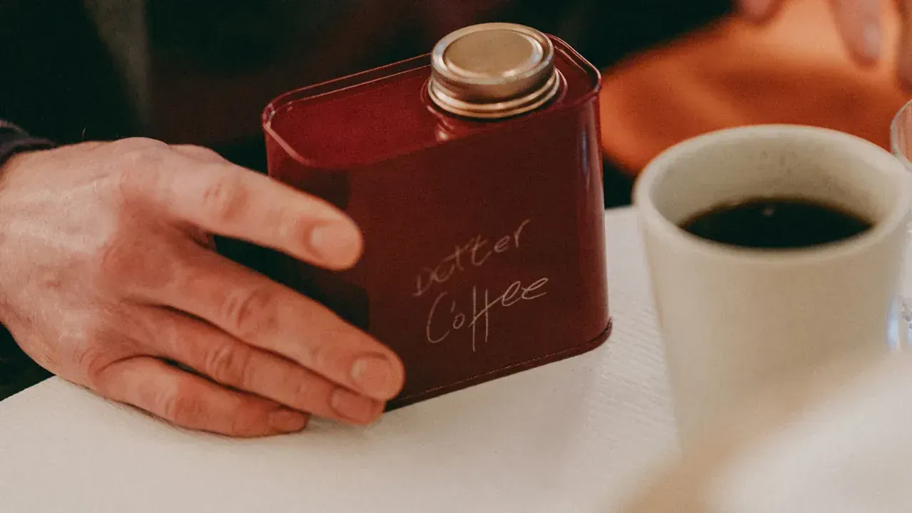AeroPress z orzecha za 250 dolarów. Czy sprzęt z plecaka pasuje na kuchenny blat?