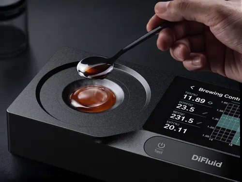 Pomiar TDS bez czekania. DiFluid RS Extract mierzy kawę od 4 do 65°C