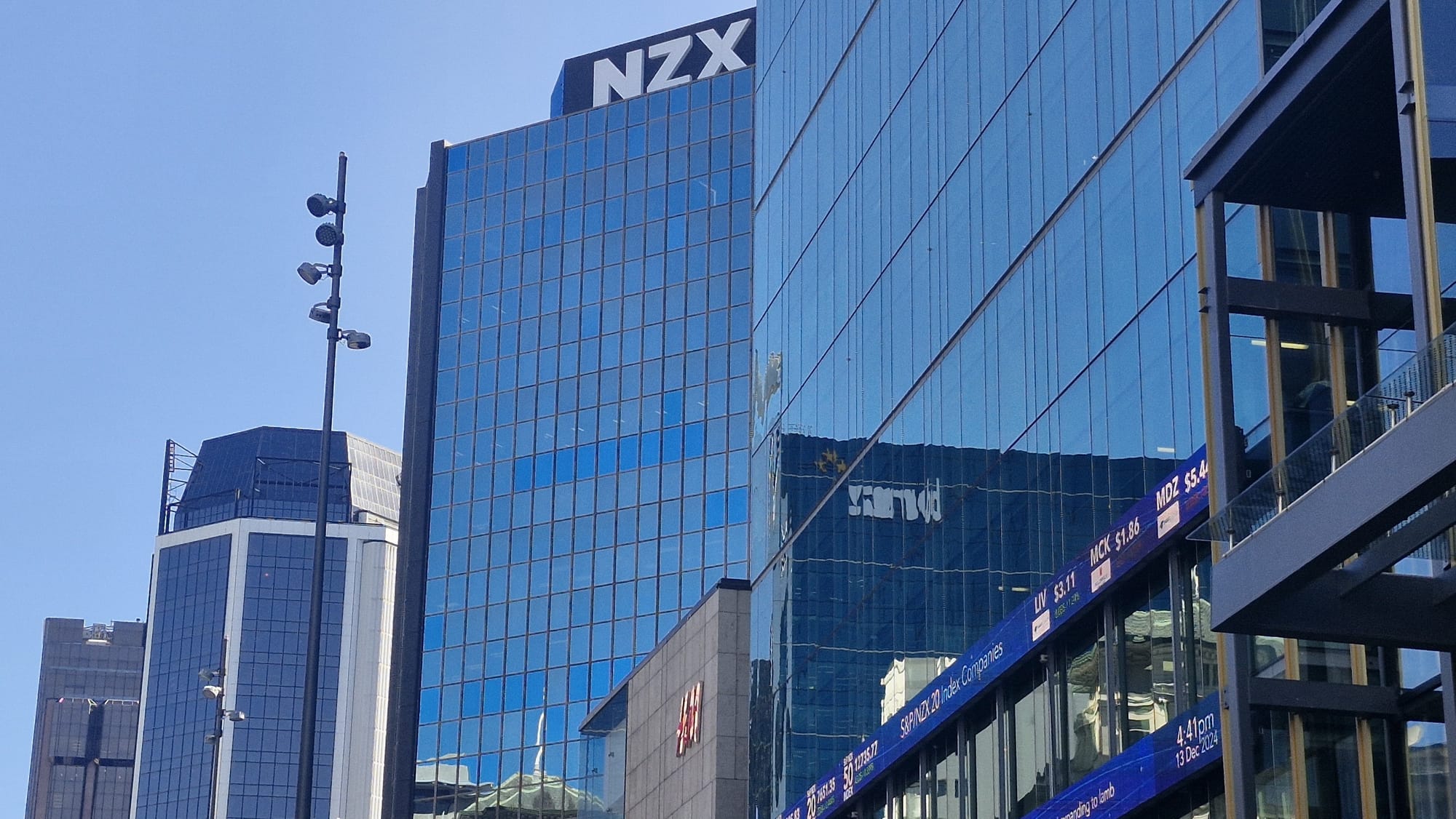 NZX50 outperforms Asia with blue chips back in favour