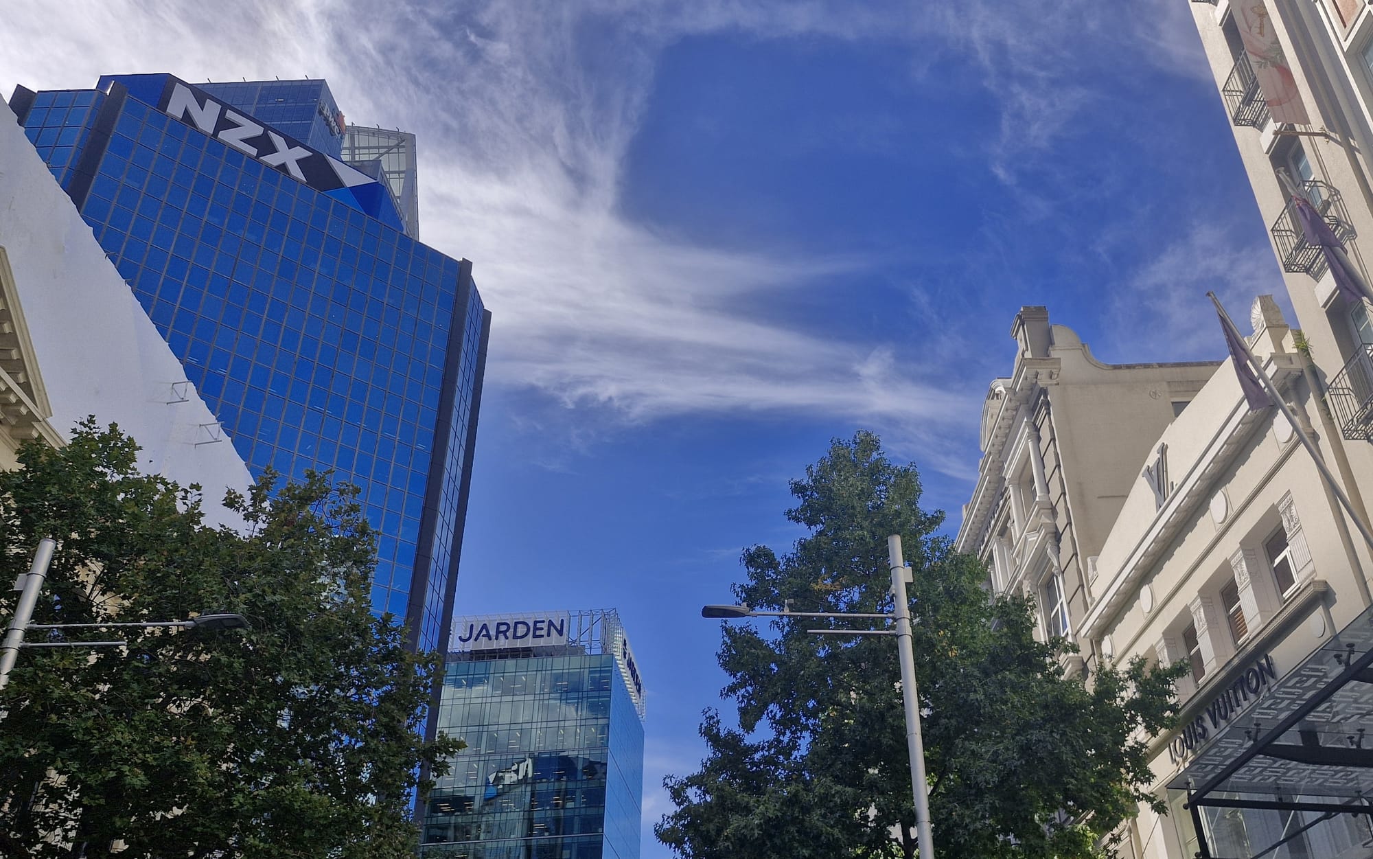 NZX50 ends turbulent week on a higher note
