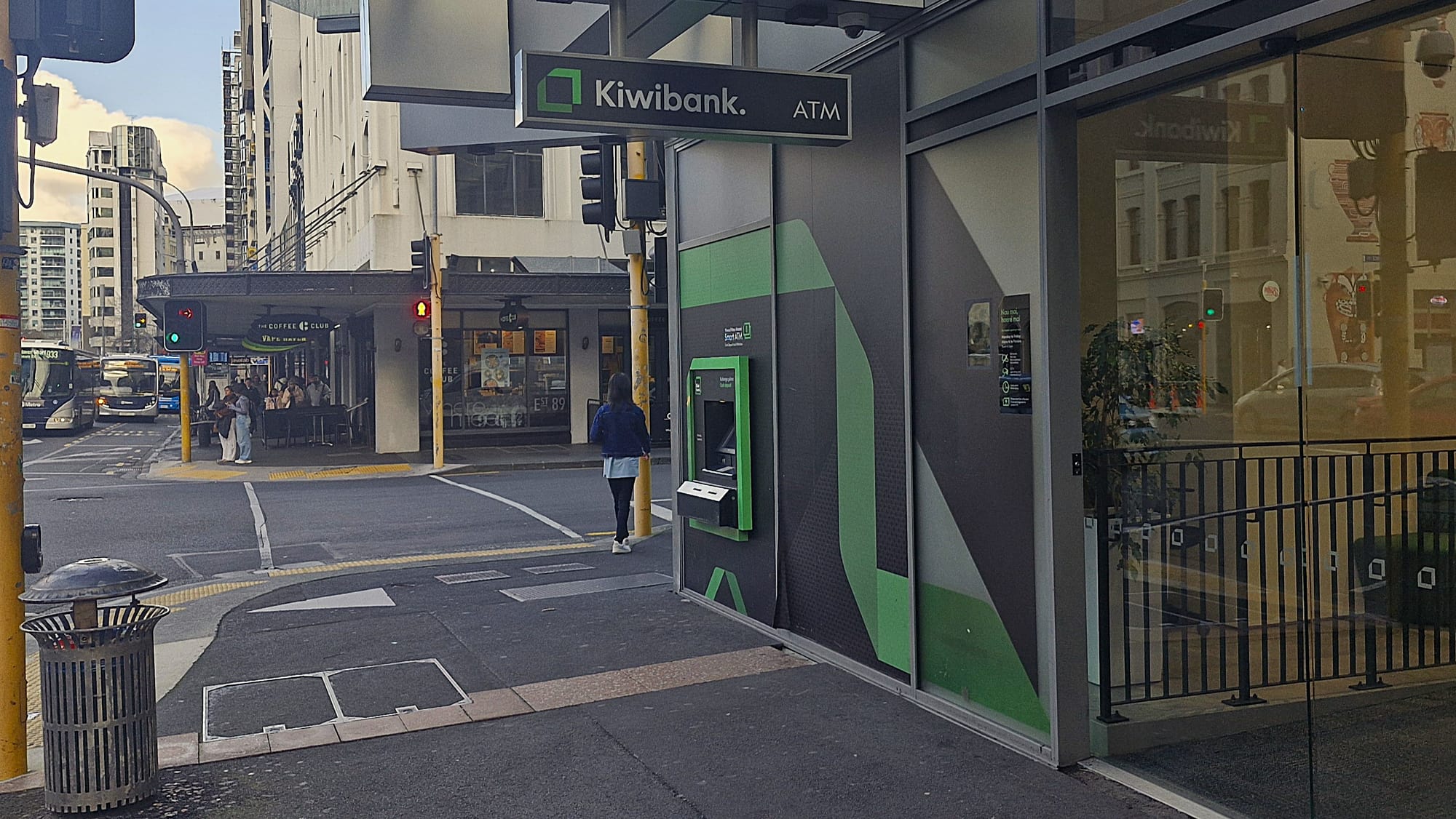 Mainfreight leads NZX50 lower as earnings get squeezed