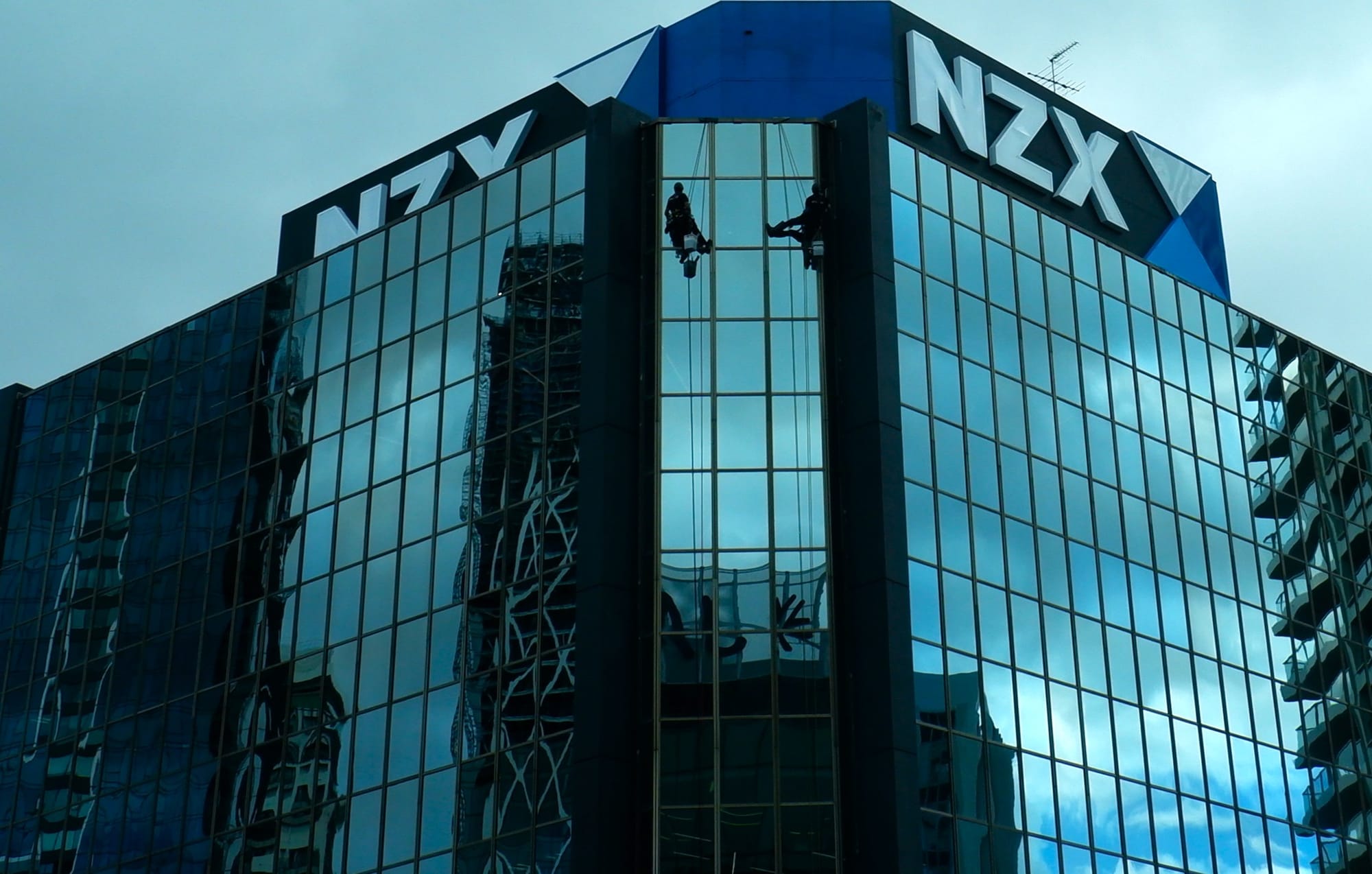 Serko leads NZX50 in broad rally; Vista falls as Potentia exits