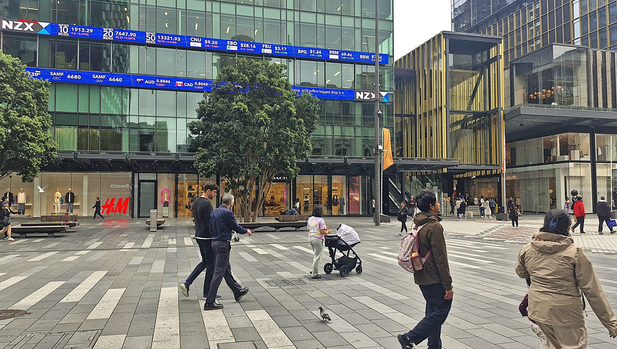 NZX50 declines as tech stocks weigh across Asia; stalling gold price slaps miners