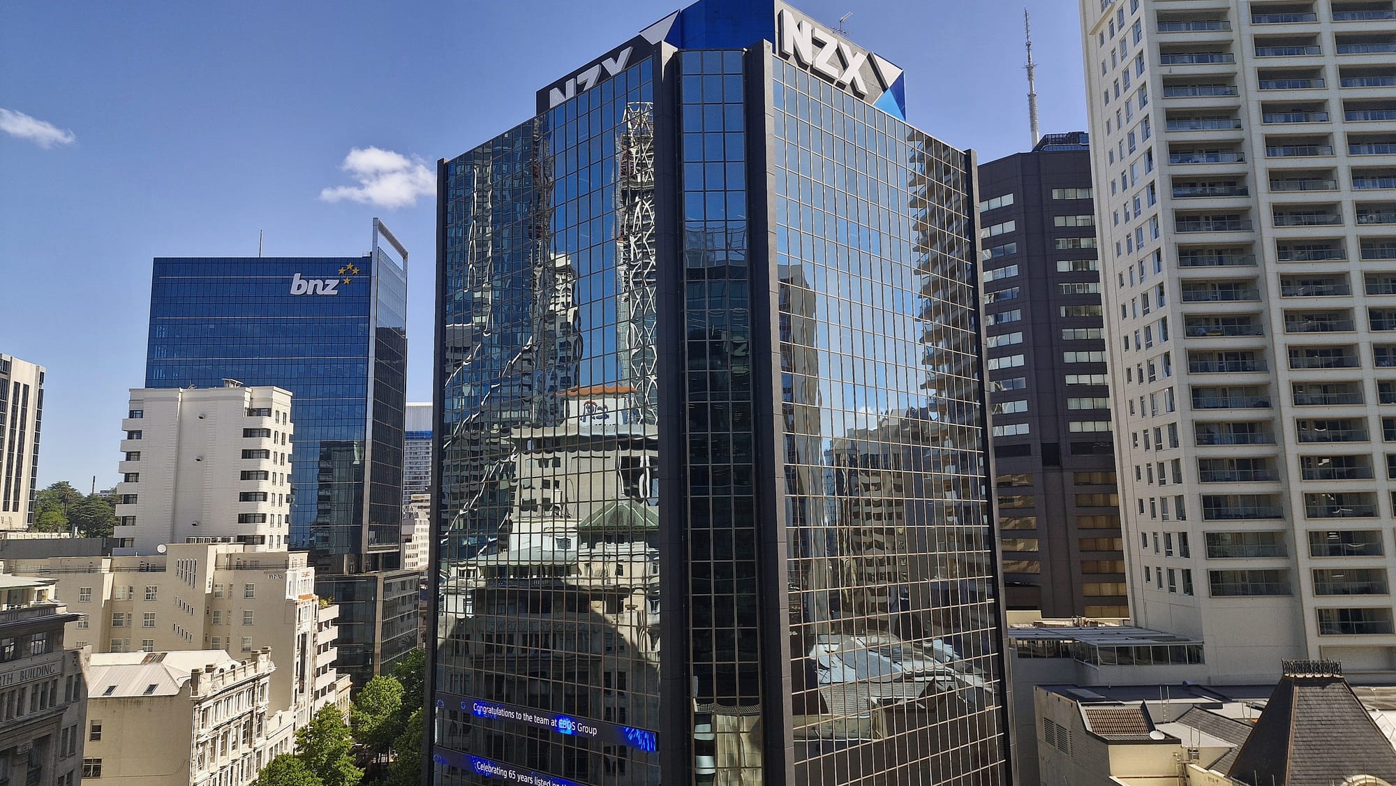 NZX50 slips as ASX outage weighs across Tasman