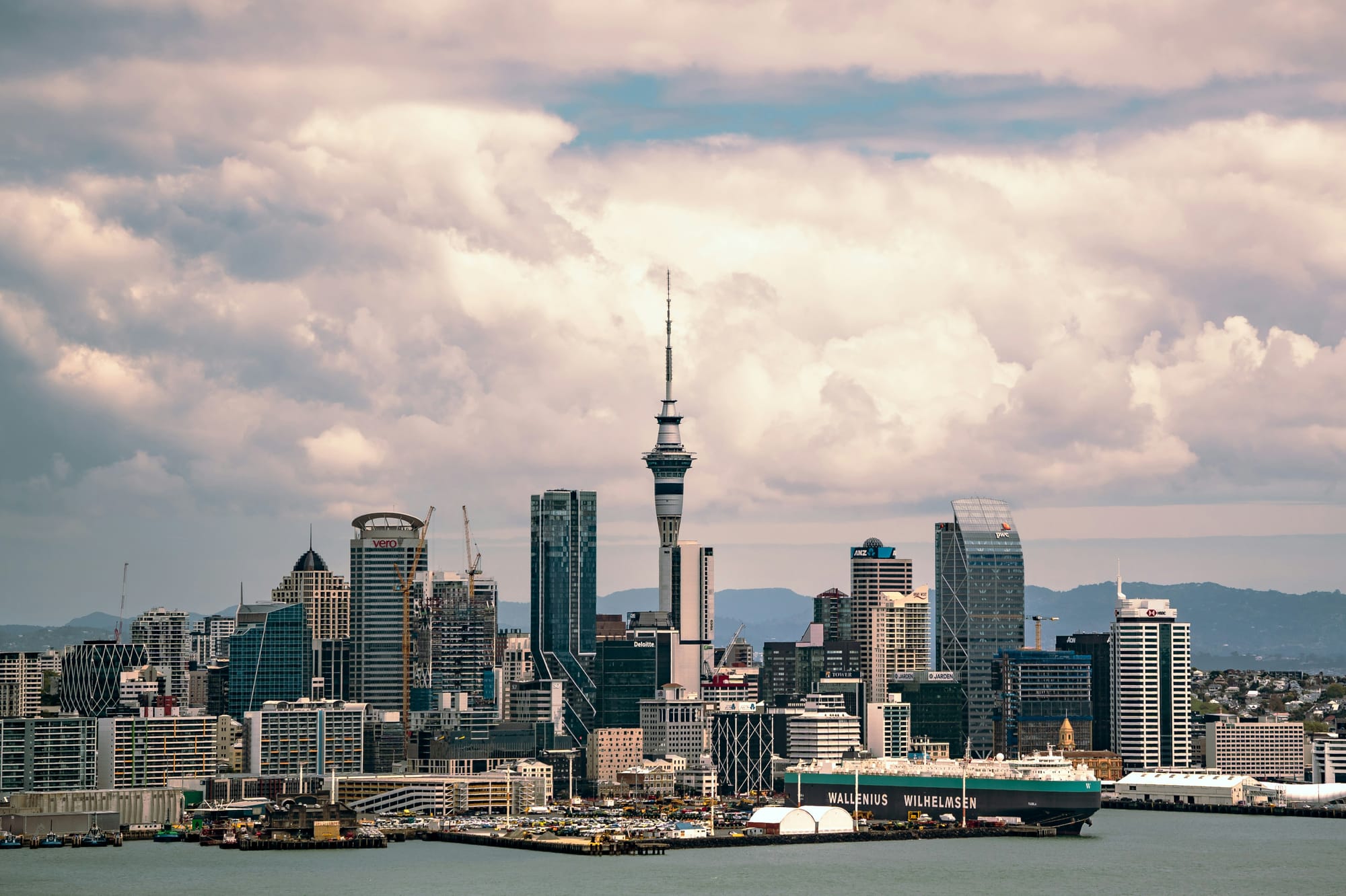 Kiwi holds above 59 US cts as Moody’s puts NZ credit rating on negative outlook