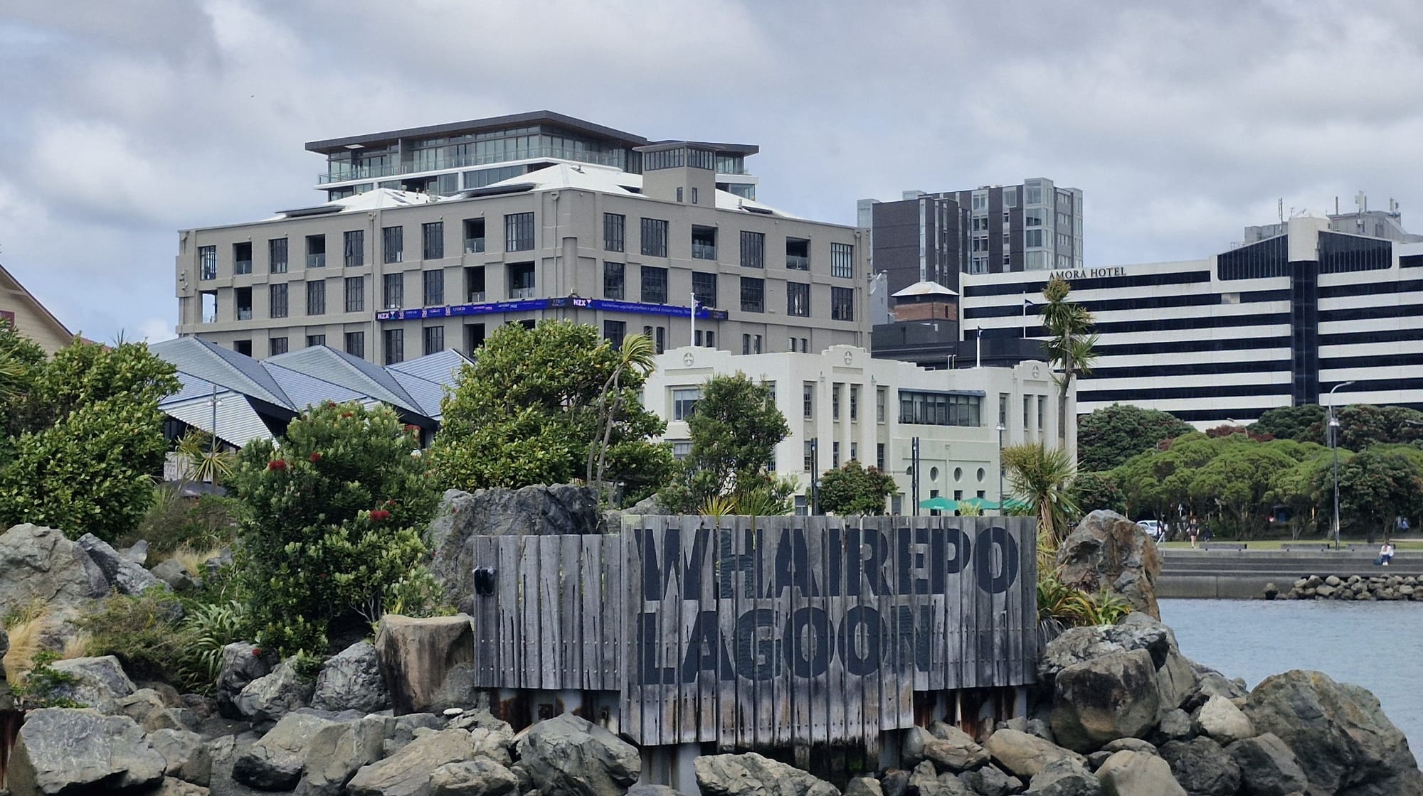 NZX 50 ekes out gain in late rally; bank economists get less gloomy